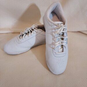 REEBOCK WHITE  ATHLETIC SHOES SIZE 10 D